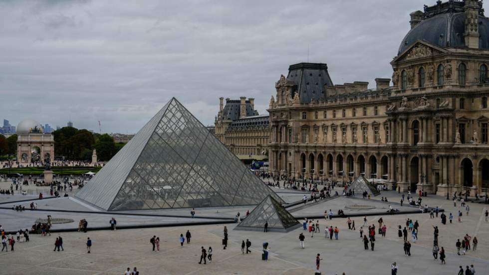 Le Musée du Louvre ciblé par un braquage, le site reste fermé dimanche