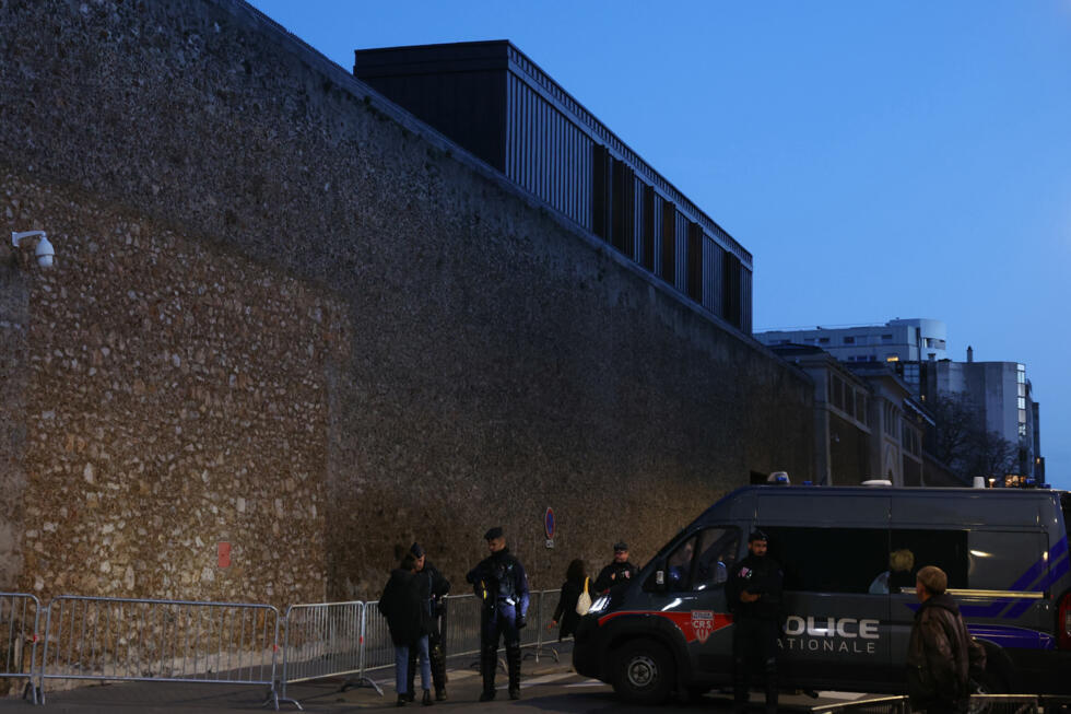 L'ancien président Nicolas Sarkozy est en prison, une première dans l'histoire de la République