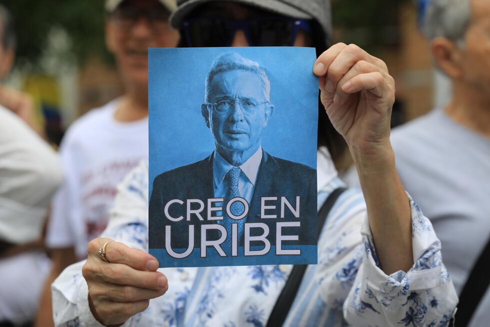 En Colombie, la justice annule la condamnation de l'ex-président Alvaro Uribe En Colombie, la justice annule la condamnation de l'ex-président Alvaro Uribe