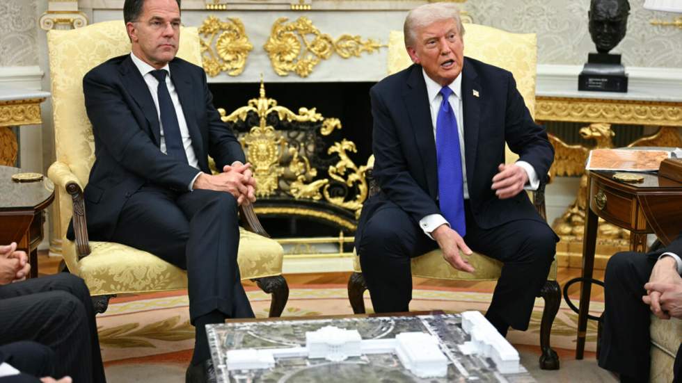 Exaspérés par Vladimir Poutine, les États-Unis et l'UE sanctionnent le pétrole russe Exaspérés par Vladimir Poutine, les États-Unis et l'UE sanctionnent le pétrole russe