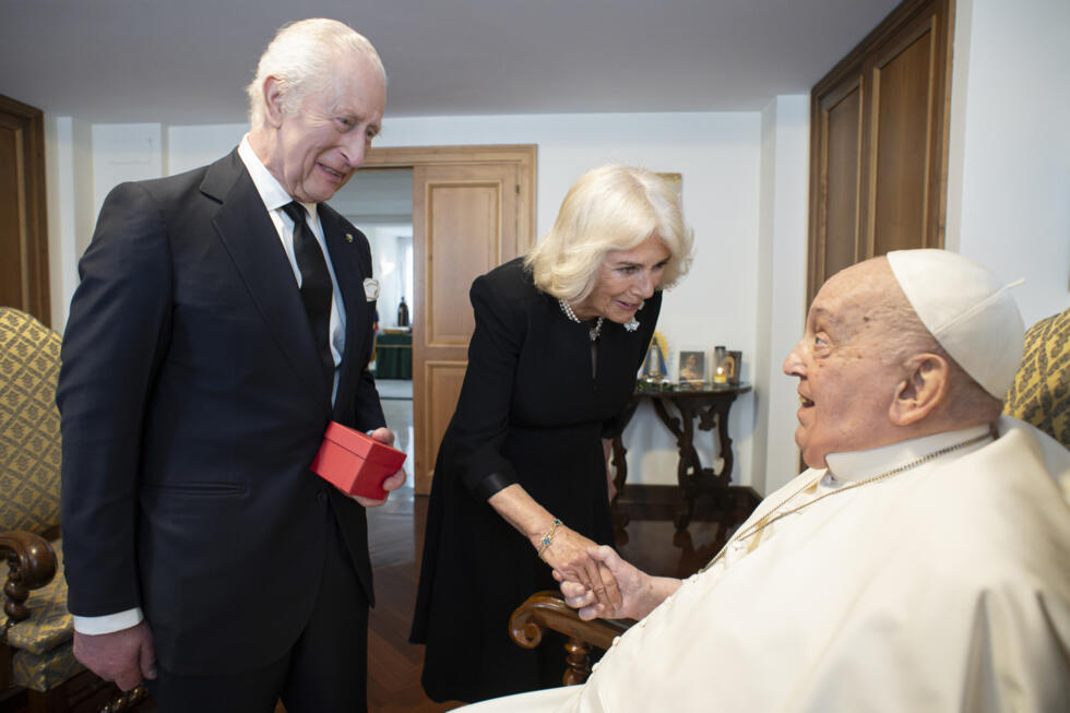 "Un évènement historique" : le roi Charles III va prier avec le pape au Vatican "Un évènement historique" : le roi Charles III va prier avec le pape au Vatican