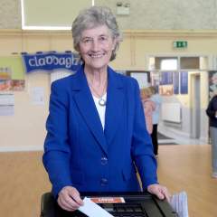 Irlande : Catherine Connolly donnée gagnante de la présidentielle, sa rivale reconnaît sa défaite Irlande : Catherine Connolly donnée gagnante de la présidentielle, sa rivale reconnaît sa défaite