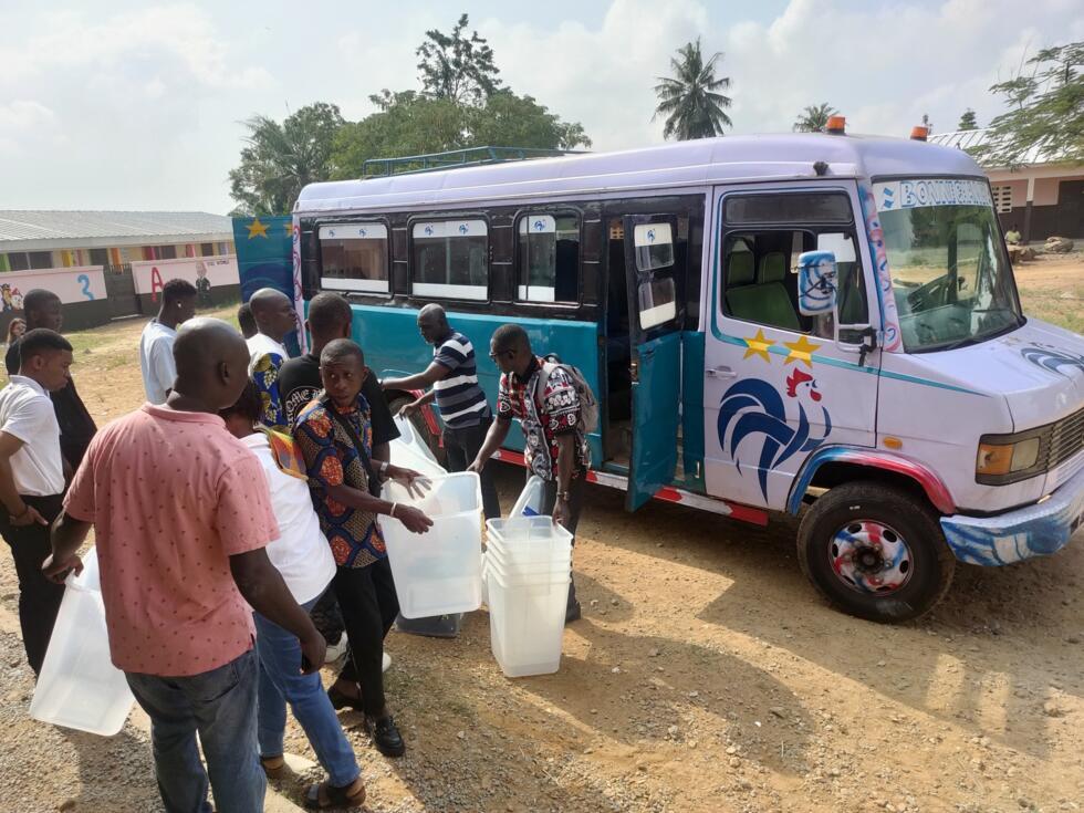 Présidentielle en Côte d'Ivoire : récit d’une journée de vote dans un village d’Abidjan Présidentielle en Côte d'Ivoire : récit d’une journée de vote dans un village d’Abidjan
