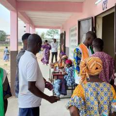 Présidentielle en Côte d'Ivoire : récit d’une journée de vote dans un village d’Abidjan Présidentielle en Côte d'Ivoire : récit d’une journée de vote dans un village d’Abidjan