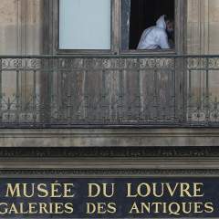 Cambriolage au Louvre : deux personnes interpellées et placées en garde à vue Cambriolage au Louvre : deux personnes interpellées et placées en garde à vue