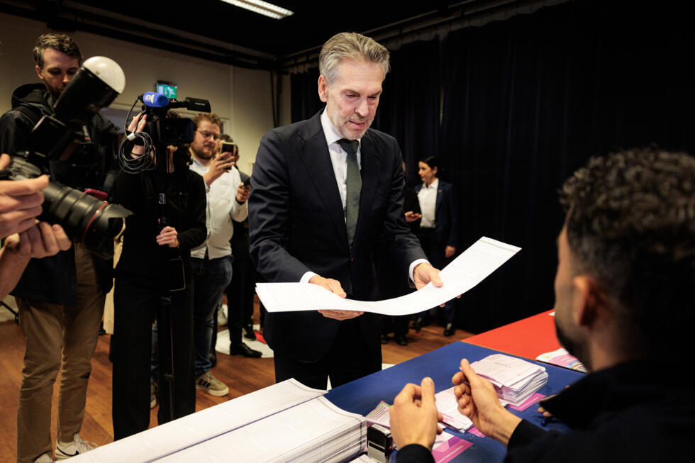 Aux Pays-Bas, les électeurs boudent l'extrême droite au profit d'un parti centriste et pro-européen Aux Pays-Bas, les électeurs boudent l'extrême droite au profit d'un parti centriste et pro-européen