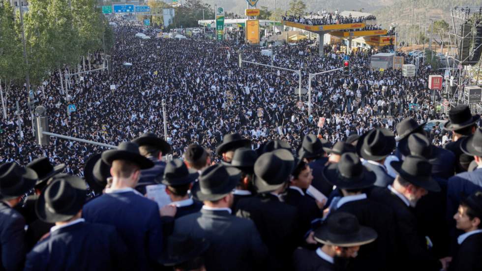 Les juifs ultra-orthodoxes massivement mobilisés à Jérusalem contre la conscription obligatoire Les juifs ultra-orthodoxes massivement mobilisés à Jérusalem contre la conscription obligatoire