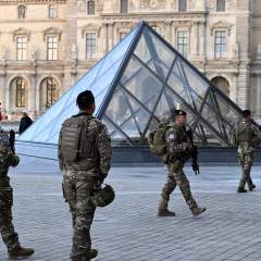 Cambriolage au Louvre : Rachida Dati promet des mesures anti-intrusion "avant la fin de l'année" Cambriolage au Louvre : Rachida Dati promet des mesures anti-intrusion "avant la fin de l'année"