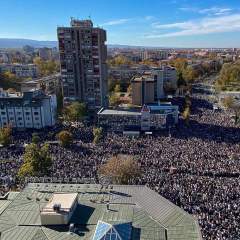 Un an après l'accident de Novi Sad, la Serbie rend hommage aux 16 victimes Un an après l'accident de Novi Sad, la Serbie rend hommage aux 16 victimes