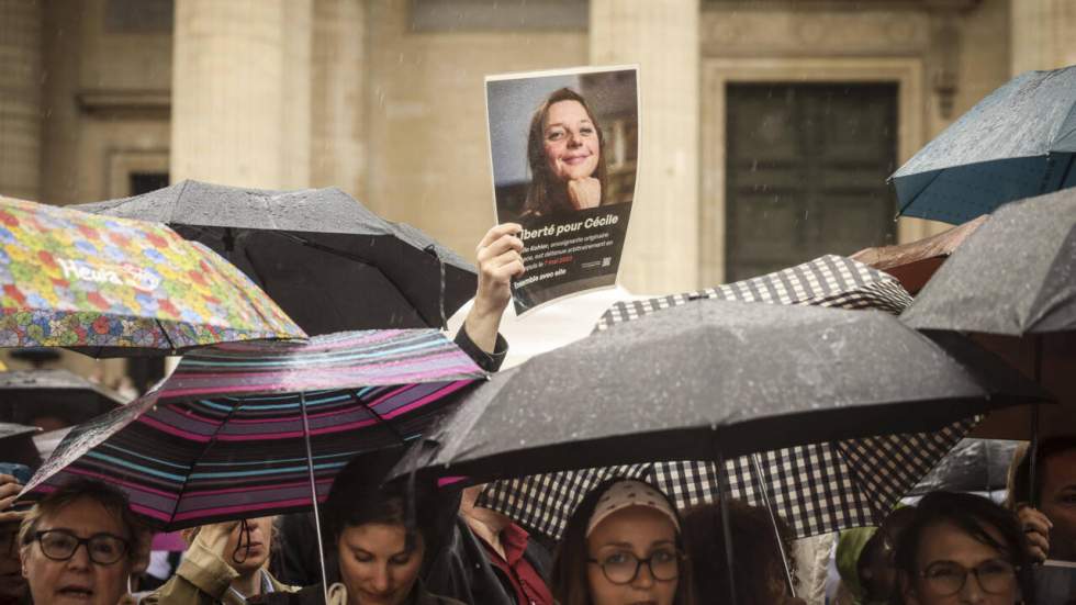 En Iran, les Français Cécile Kohler et Jacques Paris libérés mais pas libres En Iran, les Français Cécile Kohler et Jacques Paris libérés mais pas libres