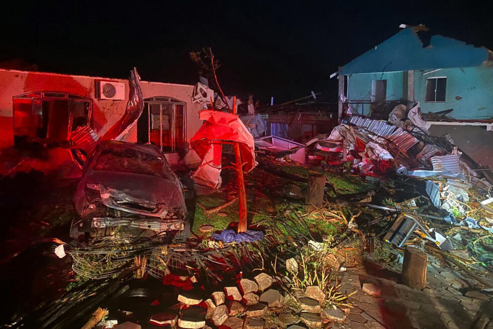 Au Brésil, une tornade fait au moins six morts et 750 blessés dans le sud Au Brésil, une tornade fait au moins six morts et 750 blessés dans le sud