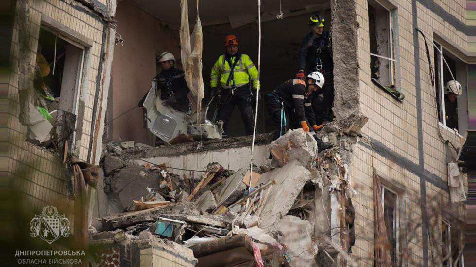 Après des frappes russes massives, l'Ukraine tente de rétablir l'électricité et le chauffage Après des frappes russes massives, l'Ukraine tente de rétablir l'électricité et le chauffage