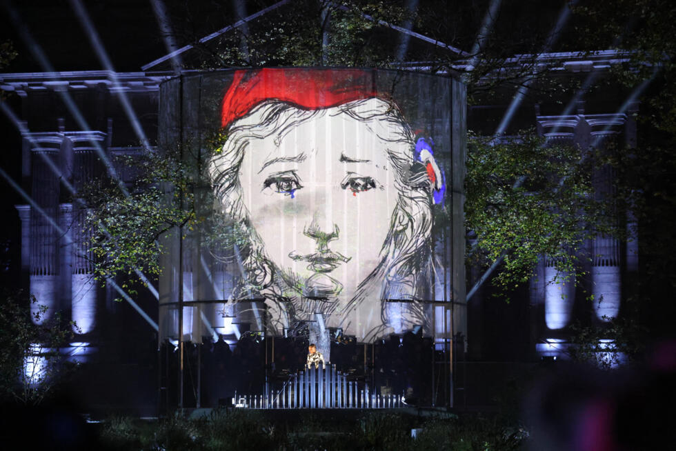 Commémorations du 13-Novembre, fin du shutdown et aurores boréales : la semaine en images