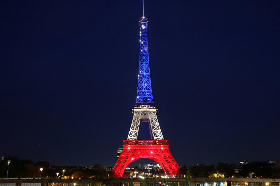 Commémorations du 13-Novembre, fin du shutdown et aurores boréales : la semaine en images