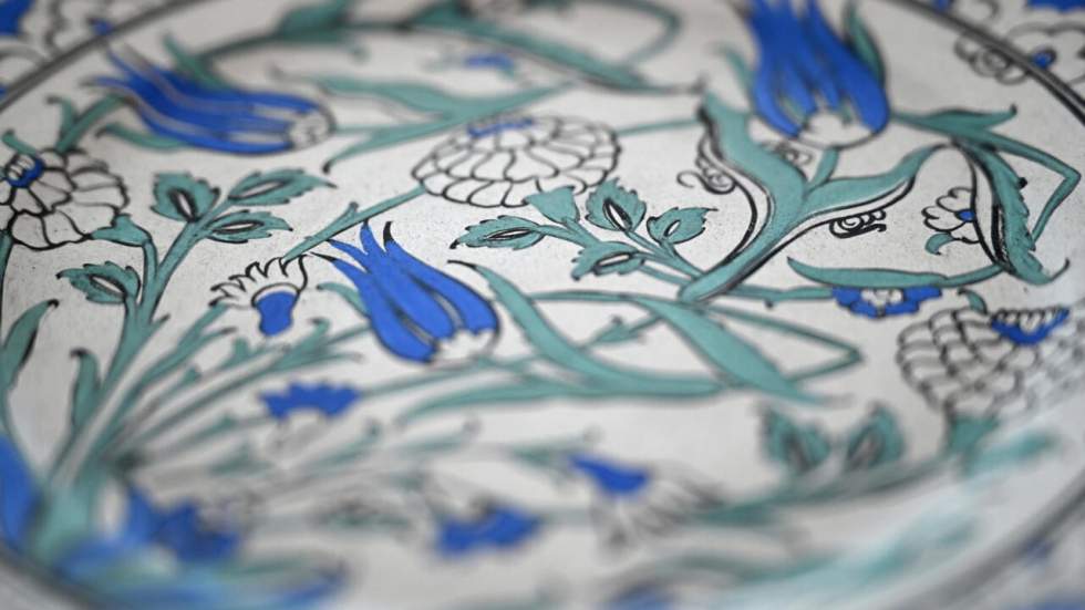 L'instant + : la Turquie redécouvre l'art des céramiques bleues d'Iznik L'instant + : la Turquie redécouvre l'art des céramiques bleues d'Iznik