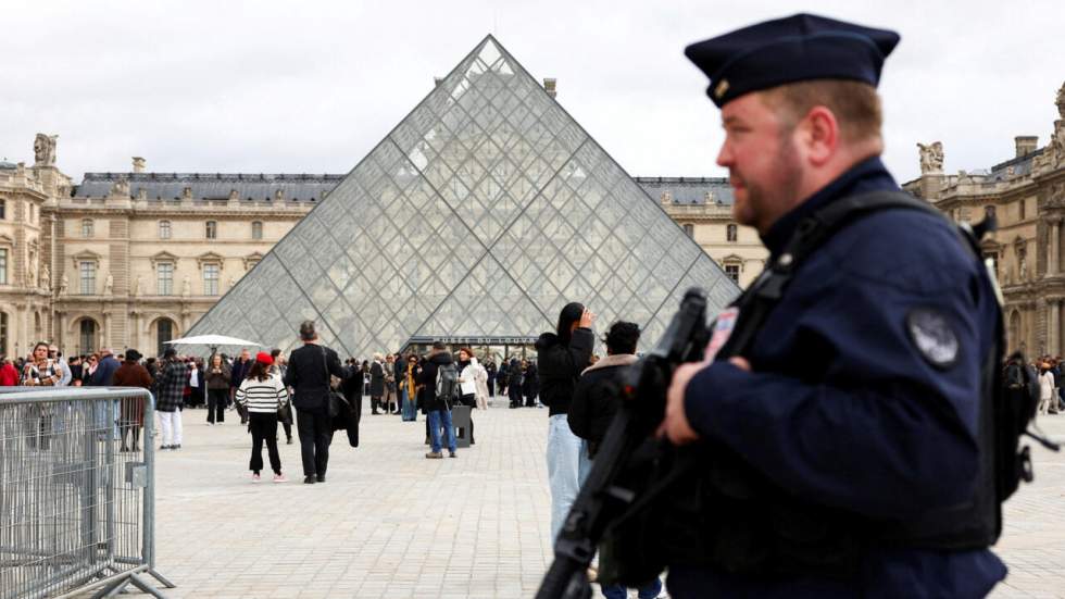 La directrice du Louvre annonce l'installation d'un poste de police "mobile"
