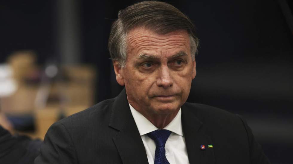 Brésil : arrêté par la police fédérale, l'ancien président Jair Bolsonaro en détention provisoire