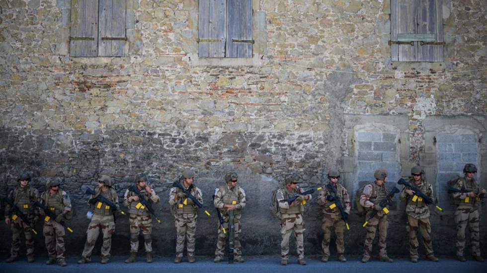 L'instauration du service militaire volontaire en France pourrait être annoncée cette semaine