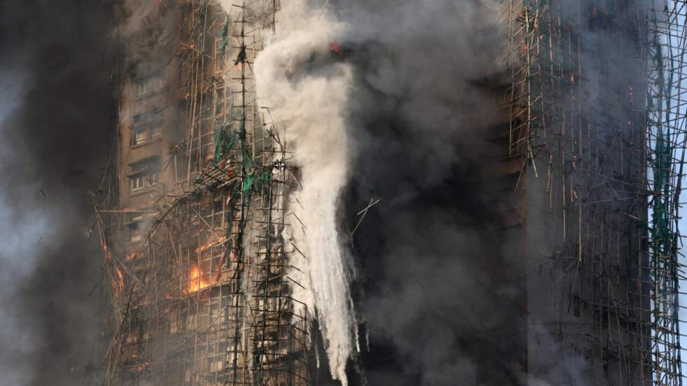 Le bambou, symbole ancestral, a-t-il alimenté l'incendie dévastateur de Hong Kong ?