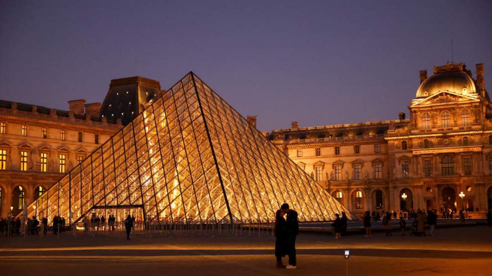 Dès 2026, le Louvre va augmenter de 45 % son prix d'entrée pour les visiteurs extra-européens Dès 2026, le Louvre va augmenter de 45 % son prix d'entrée pour les visiteurs extra-européens