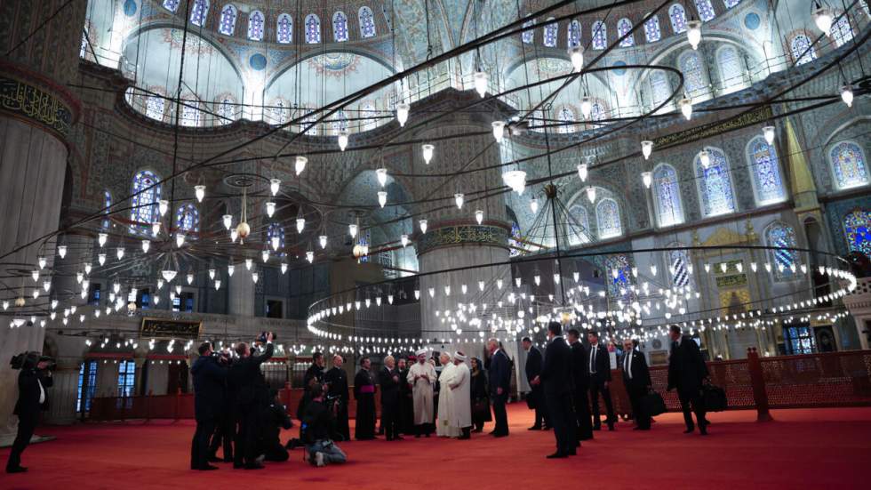 Turquie : le pape Léon XIV visite la Mosquée bleue d'Istanbul