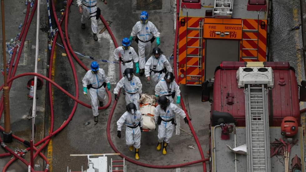 Incendie à Hong Kong : le bilan s'alourdit, la police n'exclut pas d'autres victimes Incendie à Hong Kong : le bilan s'alourdit, la police n'exclut pas d'autres victimes