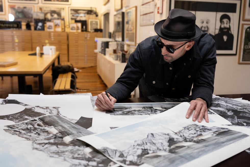 L'instant + : à Paris, l'artiste JR va transformer le Pont-Neuf en "caverne"