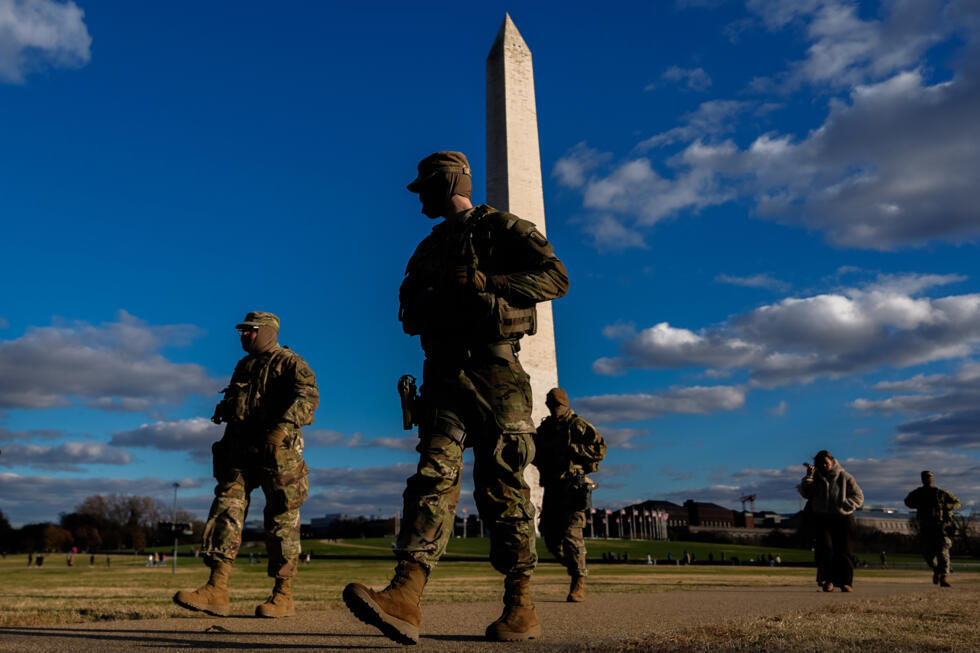 Incendie à Hong Kong, coup d'État en Guinée-Bissau et inondations en Asie : la semaine en images