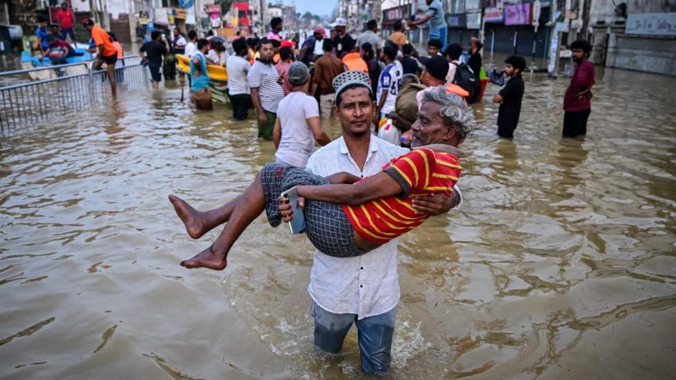 Inondations en Asie : plus de 1000 morts, des militaires mobilisés au Sri Lanka et en Indonésie Inondations en Asie : plus de 1000 morts, des militaires mobilisés au Sri Lanka et en Indonésie