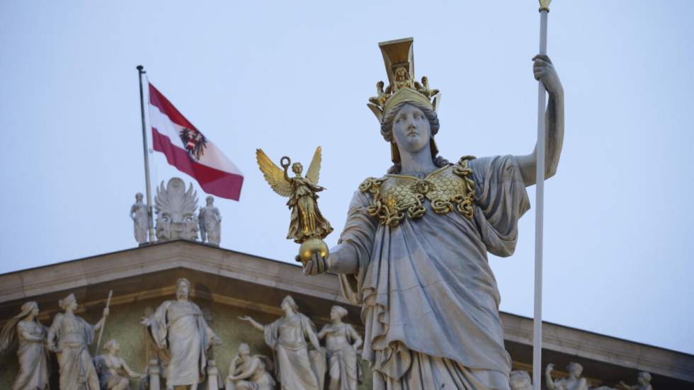 En Autriche, le voile islamique banni des cours d'école pour les filles de moins de 14 ans En Autriche, le voile islamique banni des cours d'école pour les filles de moins de 14 ans