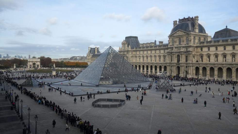Le personnel du Louvre discute de la grève, l'accès au musée perturbé Le personnel du Louvre discute de la grève, l'accès au musée perturbé