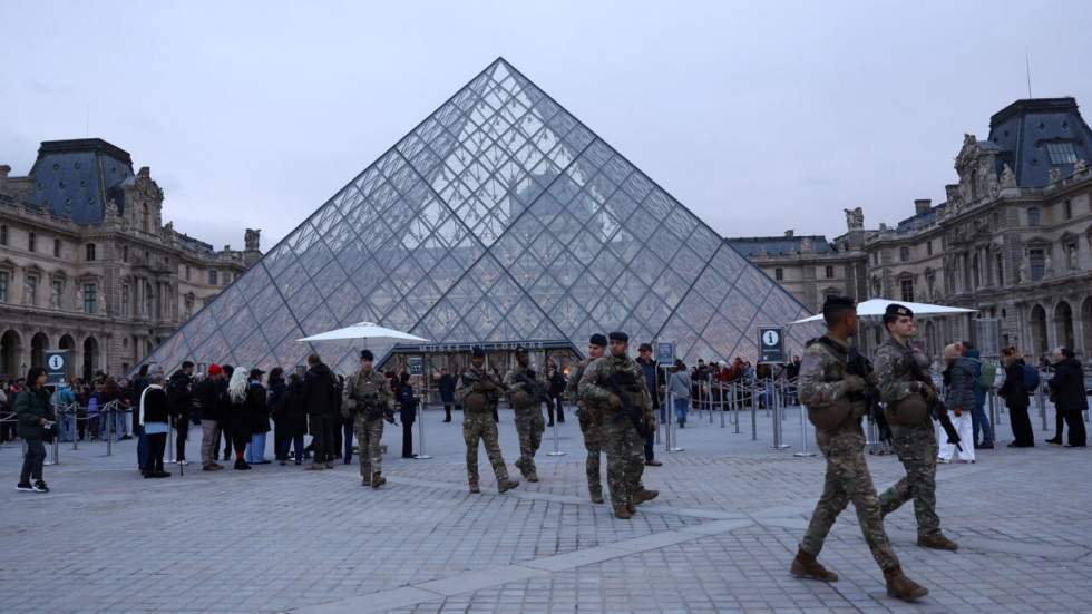 Les salariés du Louvre votent la reconduction de la grève