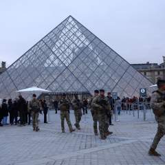 Les salariés du Louvre votent la reconduction de la grève