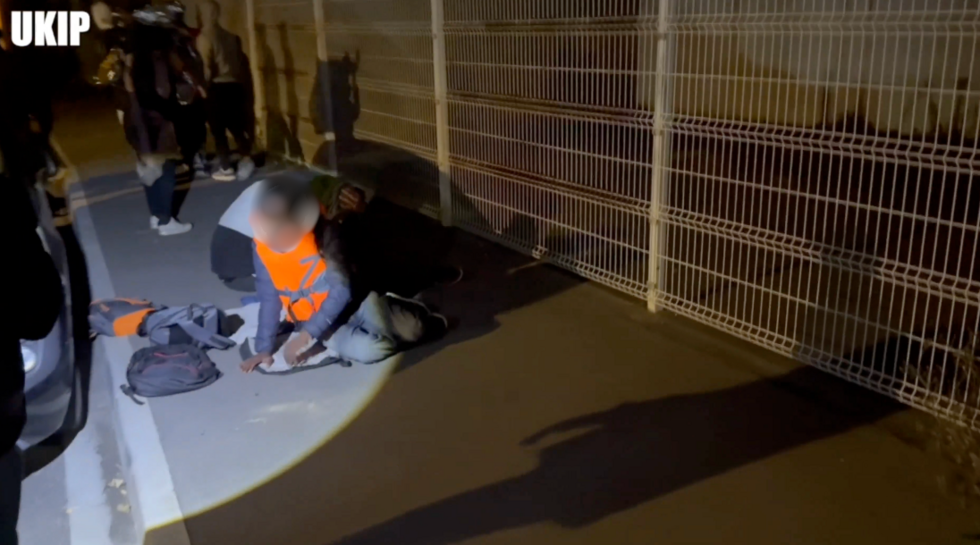 Dans le Nord, les ONG face à l’agressivité d’activistes britanniques “chasseurs de migrants” Dans le Nord, les ONG face à l’agressivité d’activistes britanniques “chasseurs de migrants”