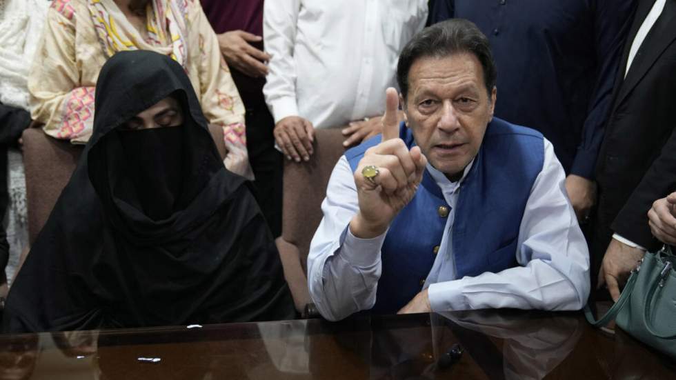 L'ex-premier ministre pakistanais Imran Khan et son épouse Bushra Bibi condamnés à 17 ans de prison
