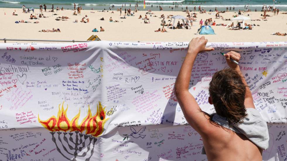 L'Australie observe une minute de silence une semaine après l’attentat antisémite de Bondi Beach