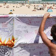L'Australie observe une minute de silence une semaine après l’attentat antisémite de Bondi Beach