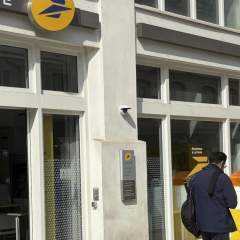 La cyberattaque qui a touché La Poste "a baissé en intensité" mais "se poursuit"