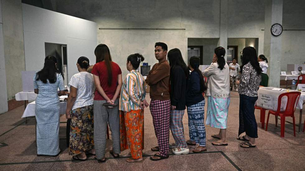 Birmanie : début des élections législatives organisées par la junte après cinq ans de guerre civile