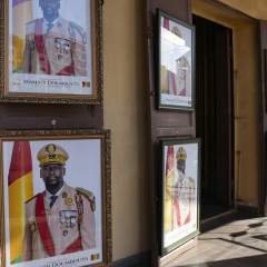 Le chef de la junte Mamadi Doumbouya élu président en Guinée avec 86,72 % des voix