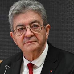 Emmanuel Macron "prend acte" de la fin de la "dictature" au Venezuela : la gauche s'indigne