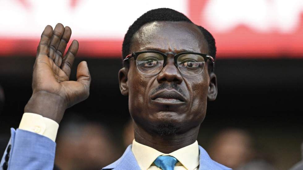 Après l'élimination de la RD Congo, les larmes de la statue vivante de Lumumba, star de la CAN-2025 Après l'élimination de la RD Congo, les larmes de la statue vivante de Lumumba, star de la CAN-2025