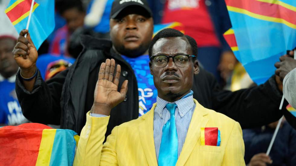 CAN 2025 : la statue vivante de Lumumba reçoit des excuses et est honorée par l'équipe d'Algérie