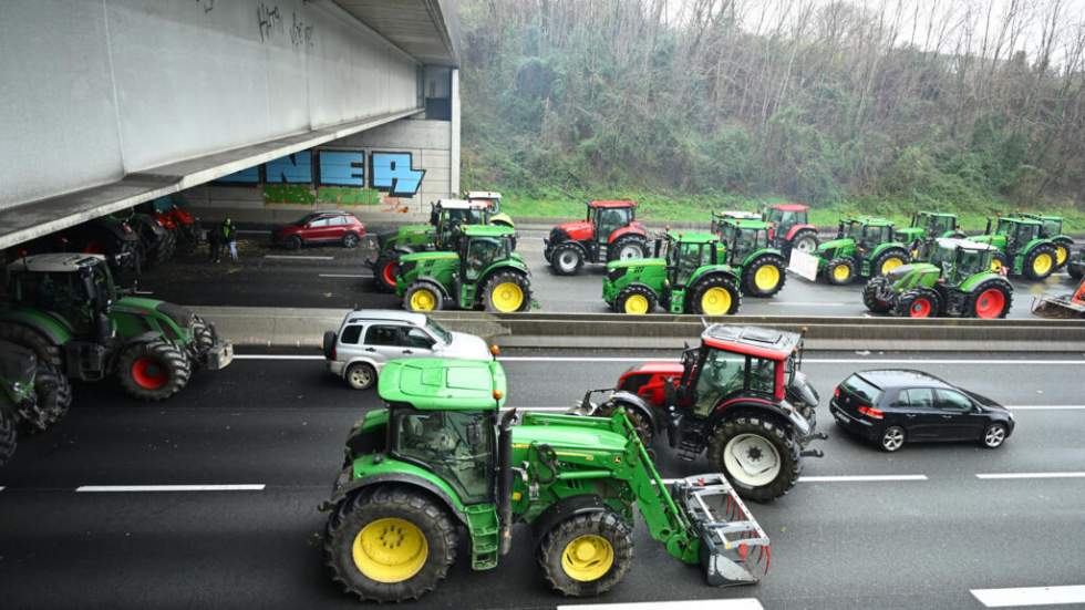 Face à la colère des agriculteurs, le gouvernement français promet quelques concessions