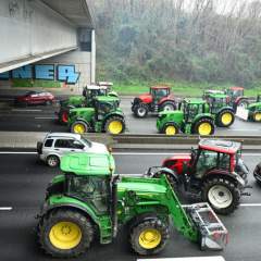 Face à la colère des agriculteurs, le gouvernement français promet quelques concessions