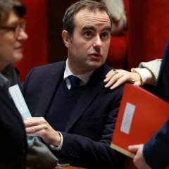 Budget : le gouvernement envisage des législatives anticipées en mars en cas de censure