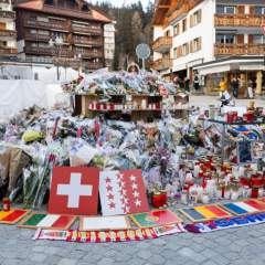Incendie de Crans-Montana : une porte du bar était "verrouillée de l'intérieur", selon le gérant