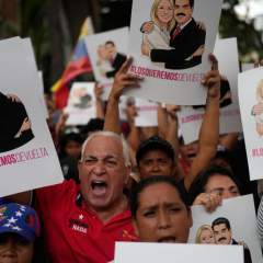 Une marche à Caracas de partisans de Maduro, Trump protège les revenus pétroliers vénézueliens