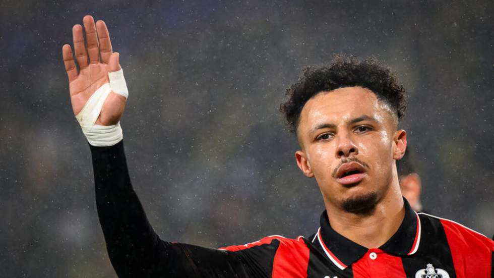 Statue vivante de Lumumba à la CAN 2025 : la célébration gagne du terrain Statue vivante de Lumumba à la CAN 2025 : la célébration gagne du terrain