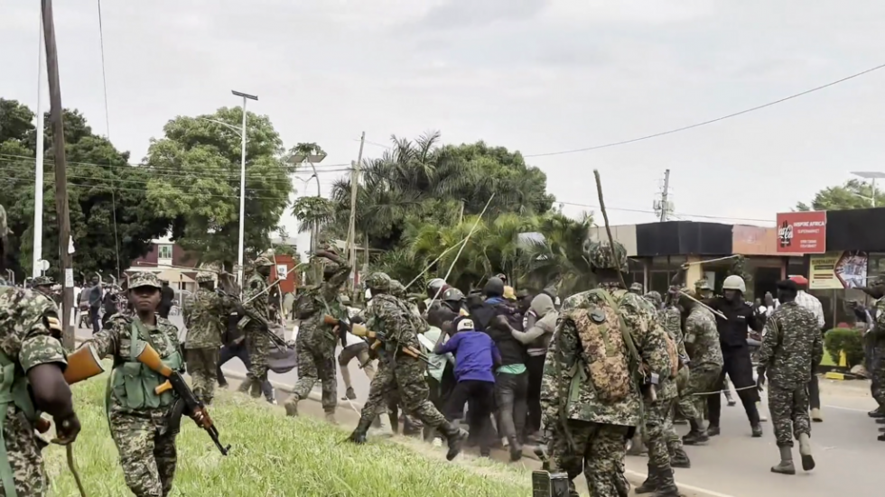 Violences policières, arrestations : en Ouganda, une fin de campagne électorale sous haute tension